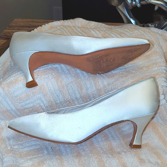 Stuart Weitzman White Slip on heel - Picture 9 of 10
